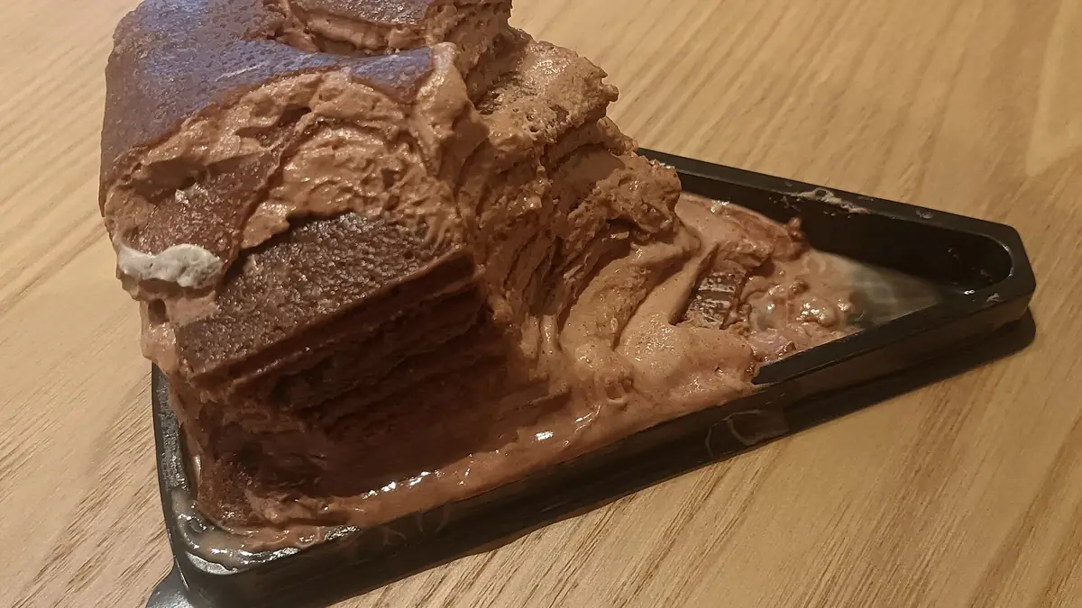 Shake n Cake – cake shop in Barnsley town centre